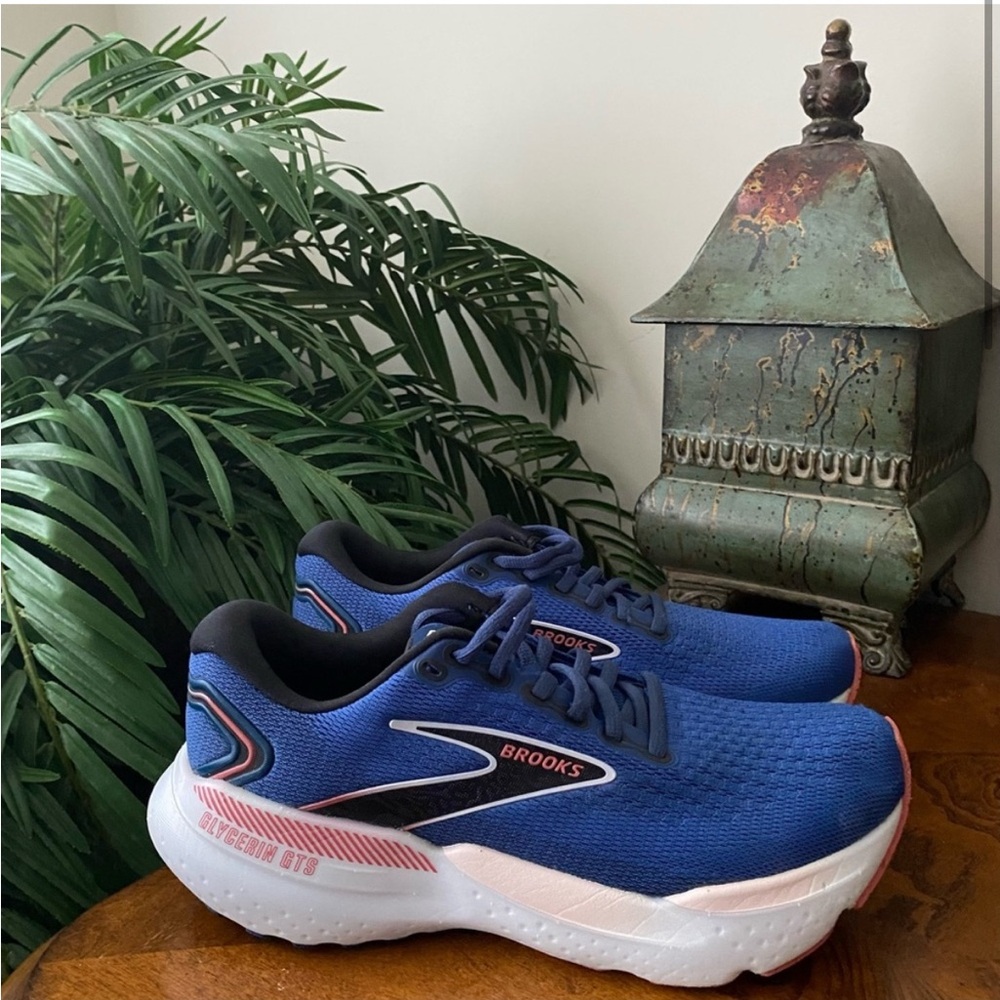 Brooks Women’s Glycerin GTS 21 Supportive Running Shoe 
Size 7.5 US